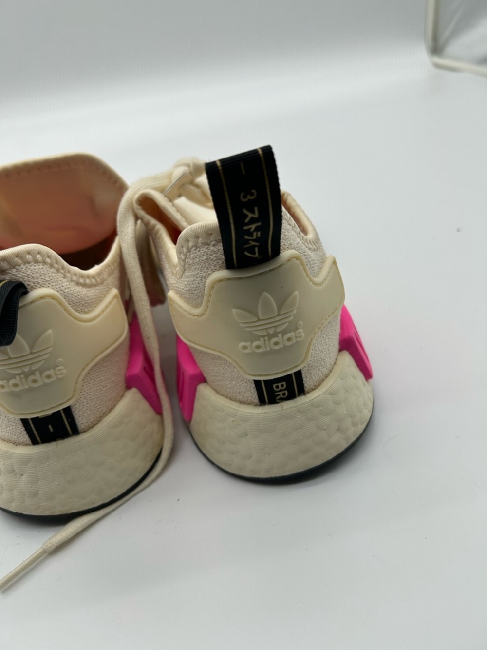 Adidas Women’s NMD_R1 In cream Screaming Pink size 10 - Picture 6 of 8
